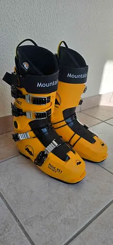 Hard boots for Alpine snowboard Size 29.5