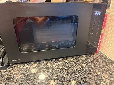 Panasonic countertop microwave - good working condition