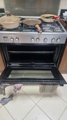 COOKING RANGE FOR SALE SIZE 60X90CM WITH GASS CYLINDER