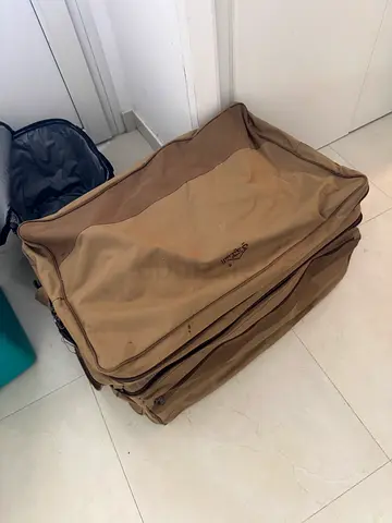 Beige soft-shell duffel/roller suitcase – used, large capacity