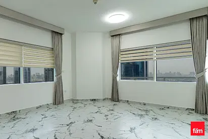 High Floor / Fantastic Views / Vacant / Upgraded