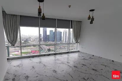 High Floor / Fantastic Views / Vacant / Upgraded