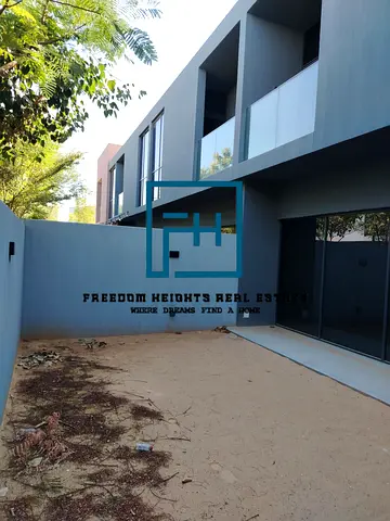 MIDDLE UNIT | READY TO MOVE | PRIME LOCATION