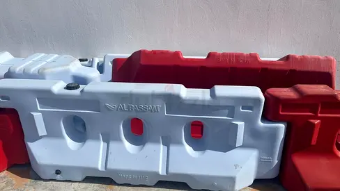 Set of Plastic Water-Fillable Traffic/Construction Barriers (White  Red)