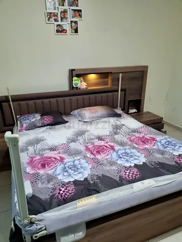 Homes r us - King size bed set for sale