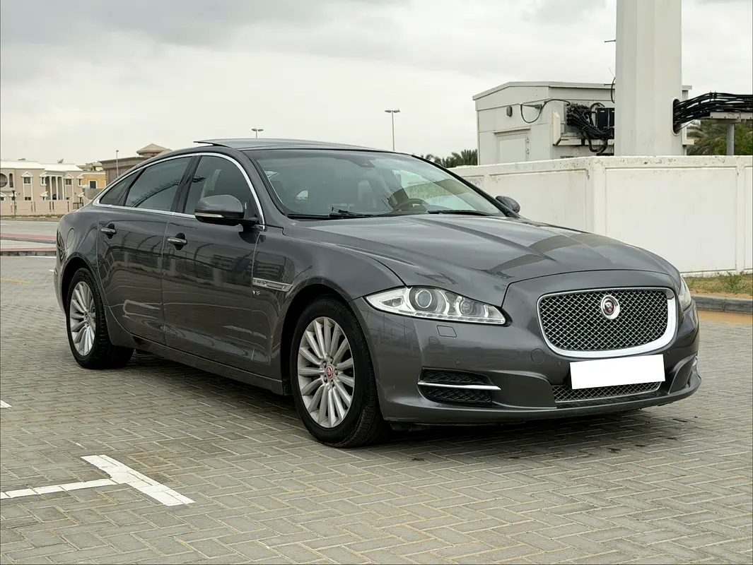 Jaguar XJ 2015 — photo 1 of 17