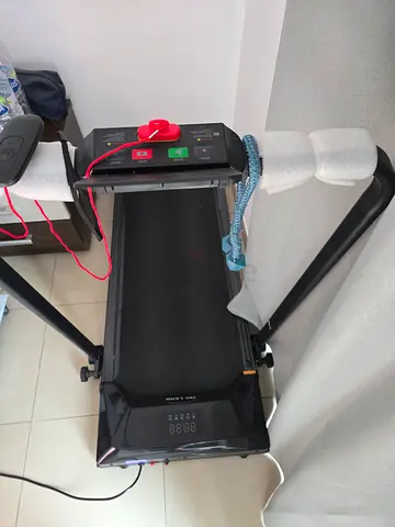 Excellent powerful walking pad (treadmill) with remote control in almost new- foldable (in warranty)