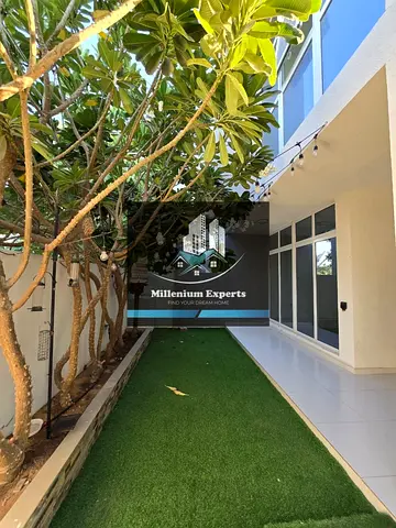 Single-Row | Corner Unit | RR-EM | Vacant | Swimming Pool View