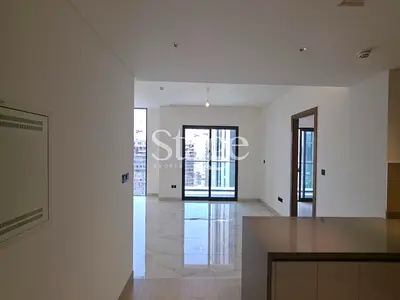 Downtown Skyline View | High Floor | Maid Room