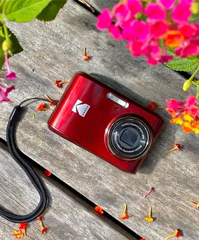 KODAK PIXPRO FZ45-RD 16MP Digital Camera 4X Optical Zoom 27mm Wide Angle 1080P Full HD Video 2.7 LC