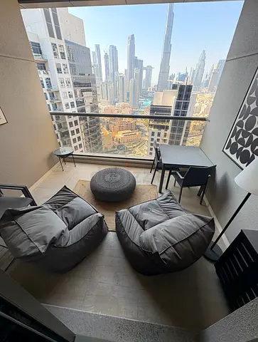 Outside table + floor bag sofa