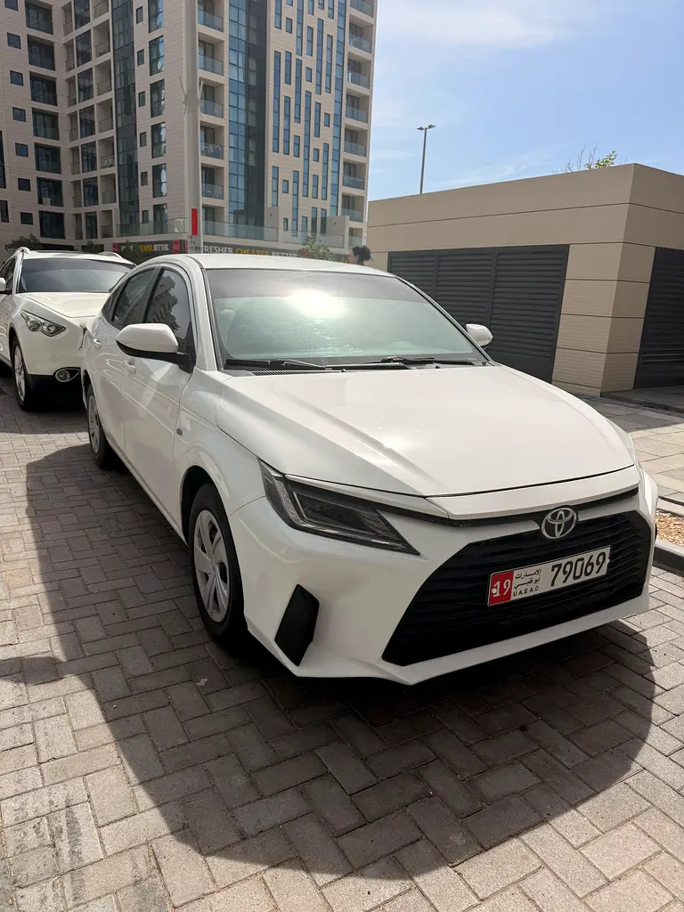 Toyota Yaris 2023 — photo 1 of 8