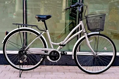 26 size Japenese cruiser with 6 speed shimano