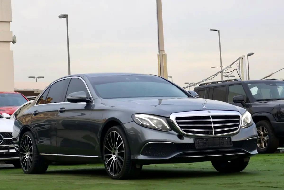 Mercedes-Benz E-Class 2019 — photo 1 of 8