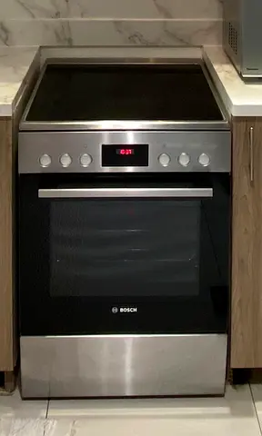 BOSCH 60x60 cm, Free Standing Electric Cooker, Series 4, Glass-Ceramic Cooktop, EcoClean FREE DELEVE