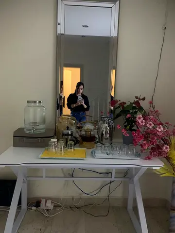 White Console Table with Large Mirror and Decorative Accessories