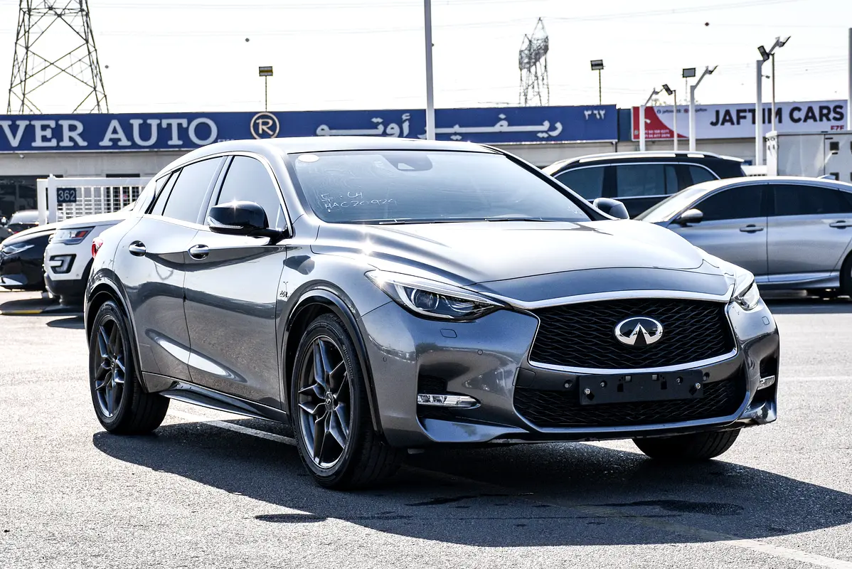 Infiniti Q30 2018 — photo 1 of 20