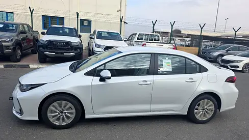 Toyota Corolla Sedan A/T 4X2 2.0 Petrol 26