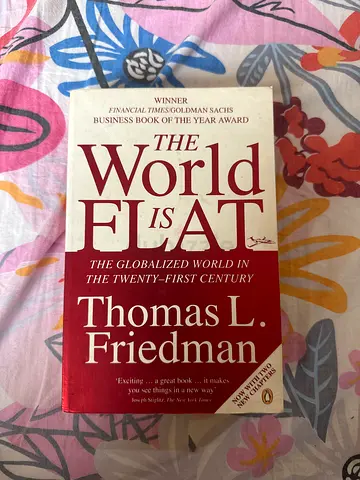 The World Is Flat by Thomas L. Friedman (paperback)