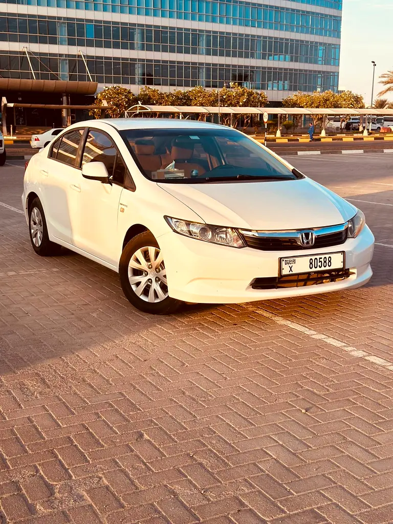 Honda Civic 2012 — photo 1 of 12