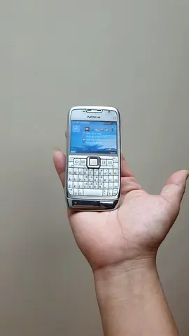 Nokia E71