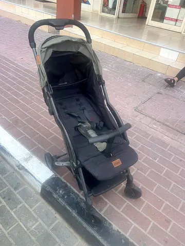 The All-in-One Giggles stroller: Flight cabin friendly, 1yr Old, One-Hand Fold – Perfect for travel