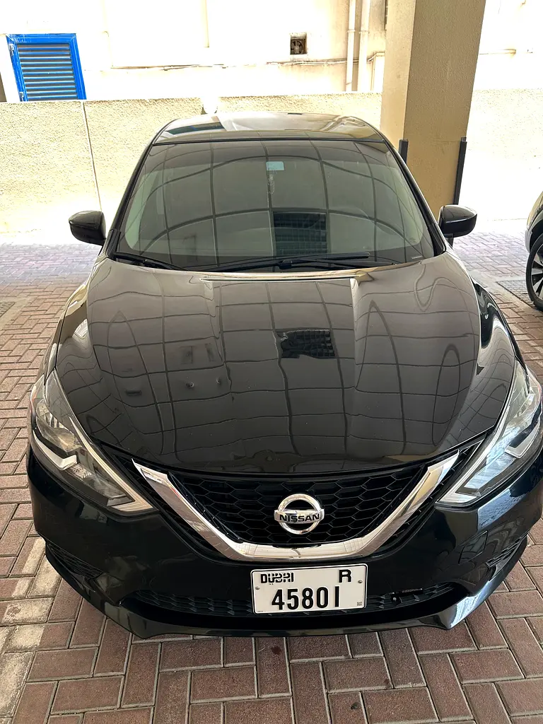 Nissan Sentra 2019 — photo 1 of 5