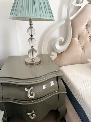 Pair of Grey Curved Nightstands with Decorative Handles pan emirats