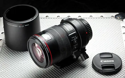 Canon EF 100mm f2.8L Macro IS USM Lens