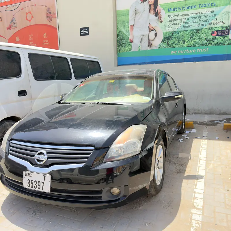 Nissan Altima 2009 — photo 1 of 7