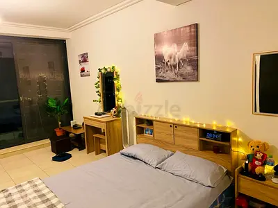 Used bedroom furniture For sale.High Quality Wooden Furniture😍Bed,dressingside table.Delivery UAE