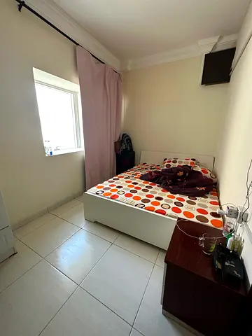 Baniyas metro station near big couple partition room available