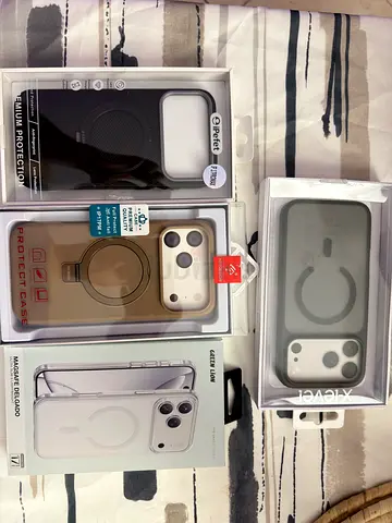 Set of 4 iPhone MagSafe-compatible protective cases (new in box)