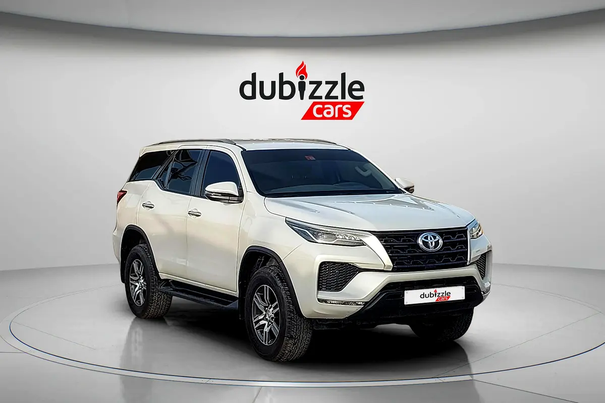 Toyota Fortuner 2023 — photo 1 of 14