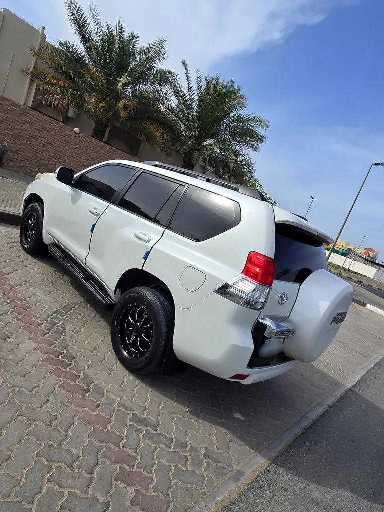 Toyota Prado 2013 — photo 1 of 18