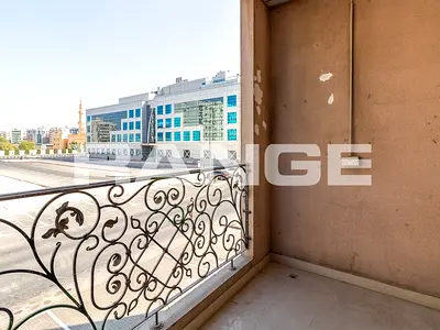 Bright | WellMaintained | Closed Kitchen