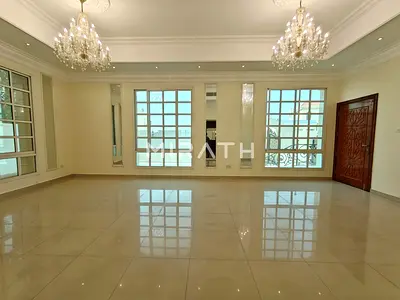 6 bedrooms spacious villa