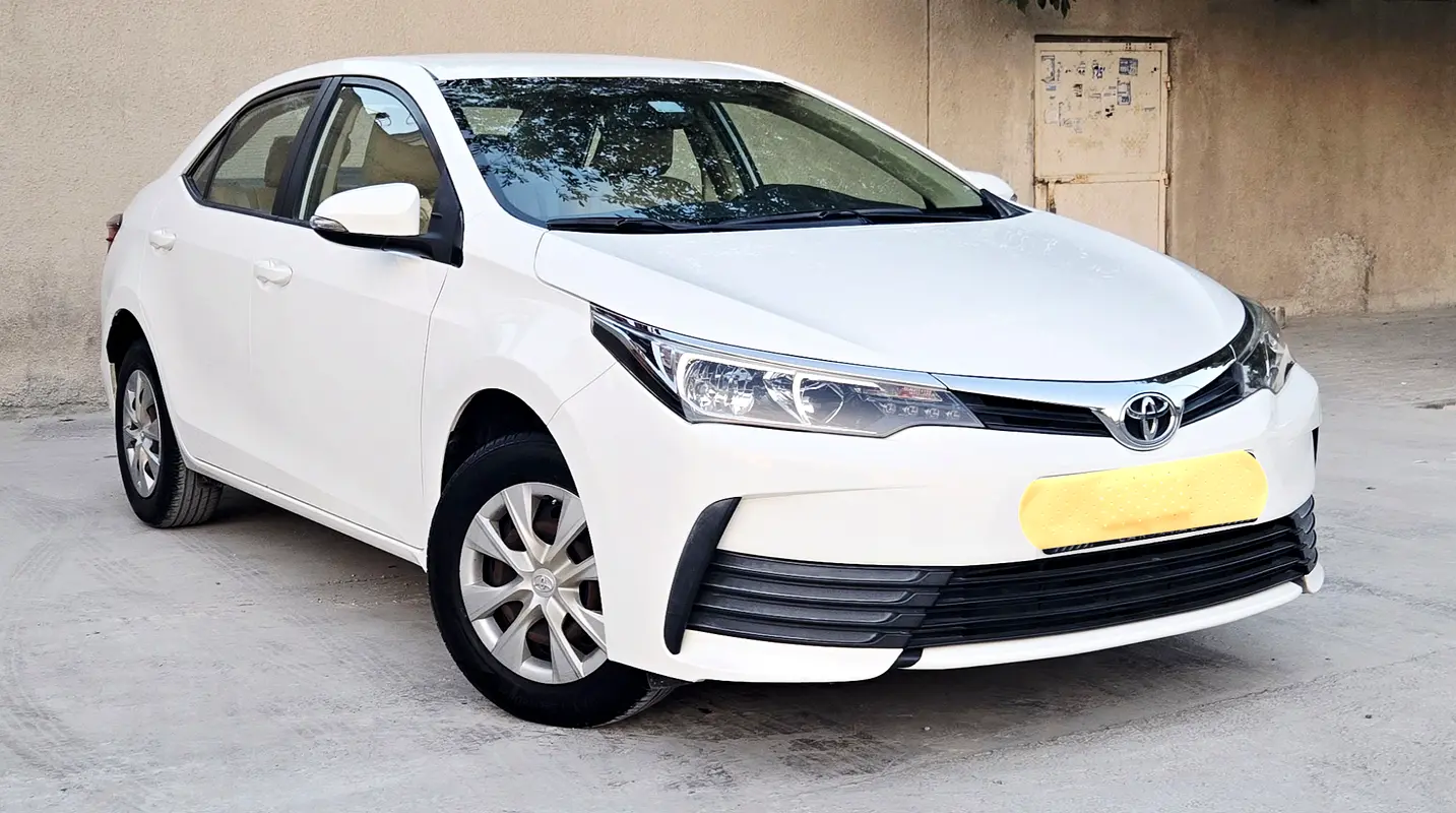 Toyota Corolla 2019 — photo 1 of 13