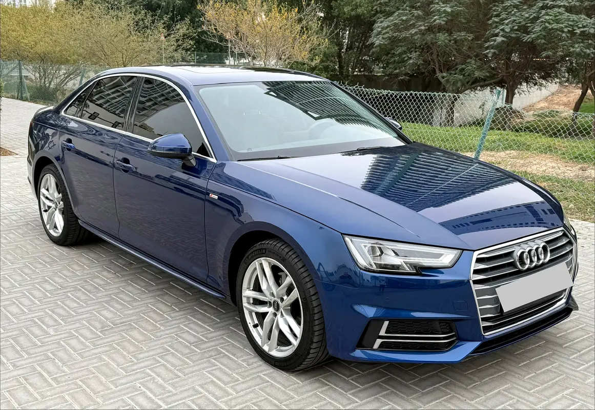 Audi A4 2018 — photo 1 of 19