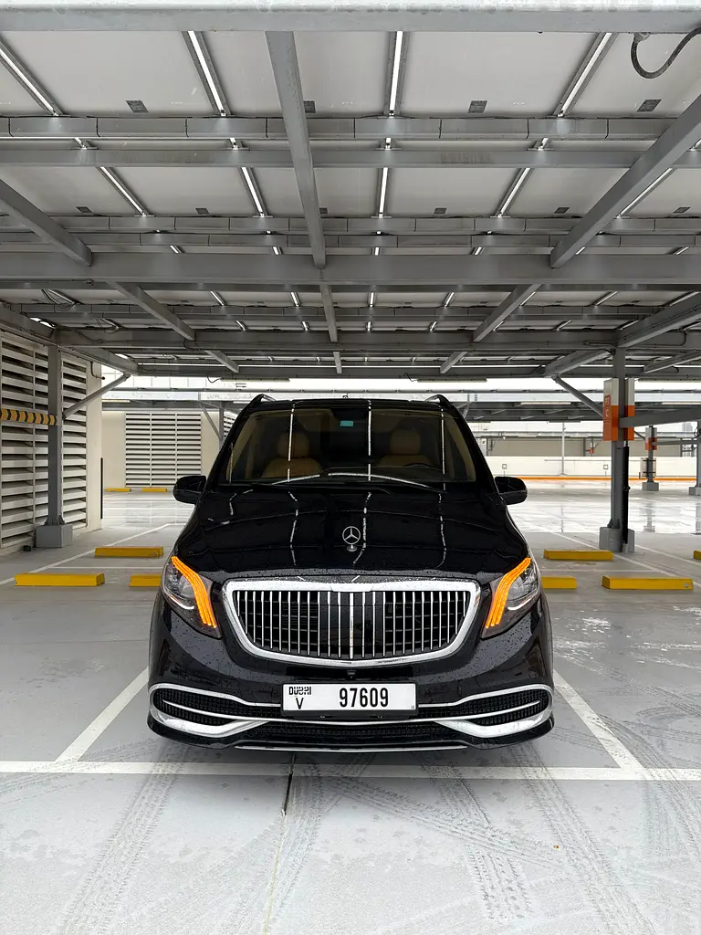 Mercedes-Benz V-Class 2023 — photo 1 of 17