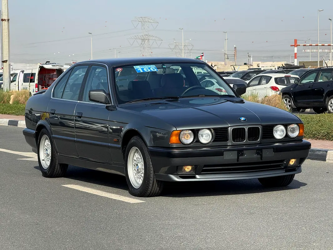 BMW 5-Series 1990 — photo 1 of 16