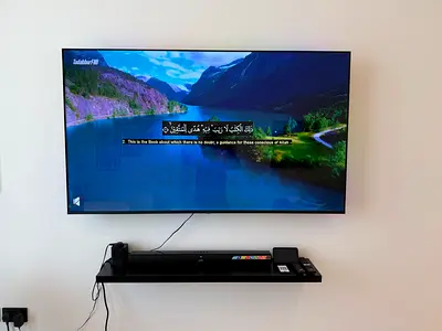 Jvc 4K Smart tv 70 inch with soundbar like new