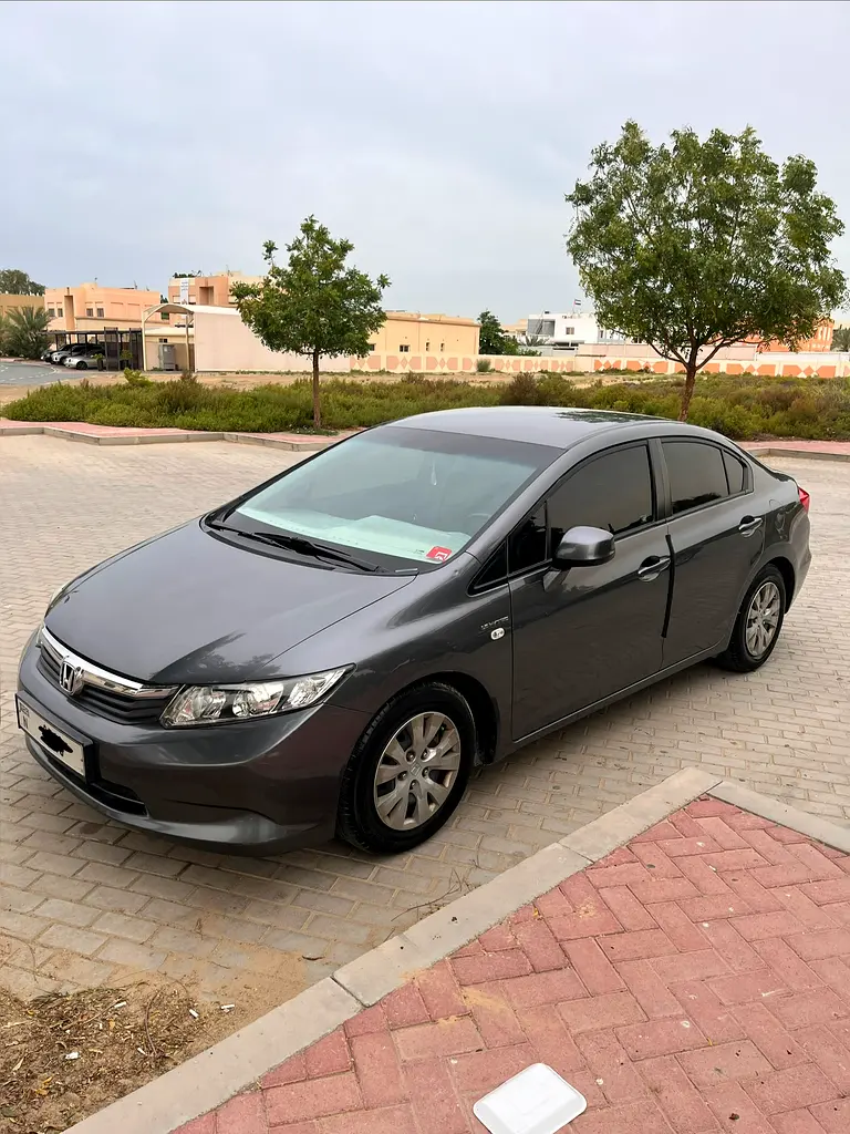 Honda Civic 2012 — photo 1 of 9