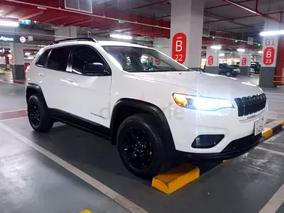 Jeep Cherokee X sports 4x4