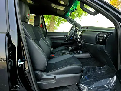 2025 Toyota HILUX photo 12