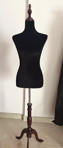 Mannequin (Black Velvet)