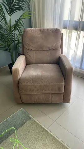 Comfortable single-seater upholstered armchair (light brown)