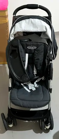 Graco stroller/pram, light weight, one hand fold mechanism. For sale