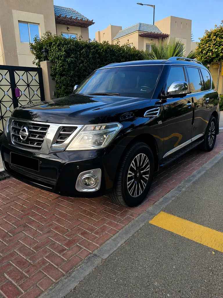 Nissan Patrol 2015 — photo 1 of 16