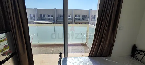 لمحبي الهدوء والرقي ... غرفة مميزة لشخصين داخل فيلا راقية بدبي